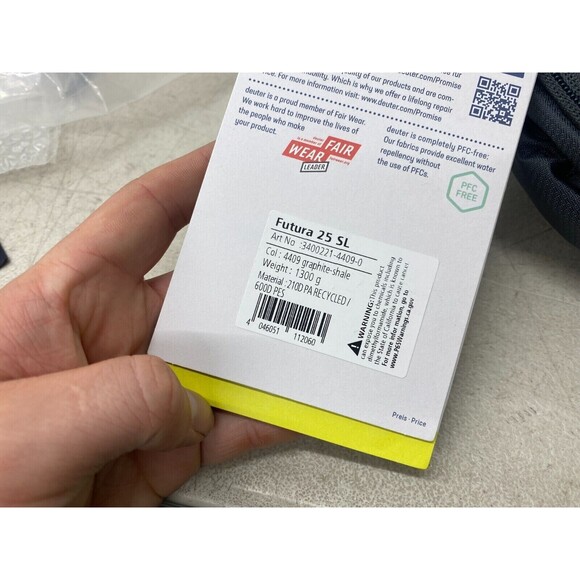 Deuter Futura 25 SL Women's Hiking Backpack in Graphite / Shale (3400221-4409) - Picture 5 of 16